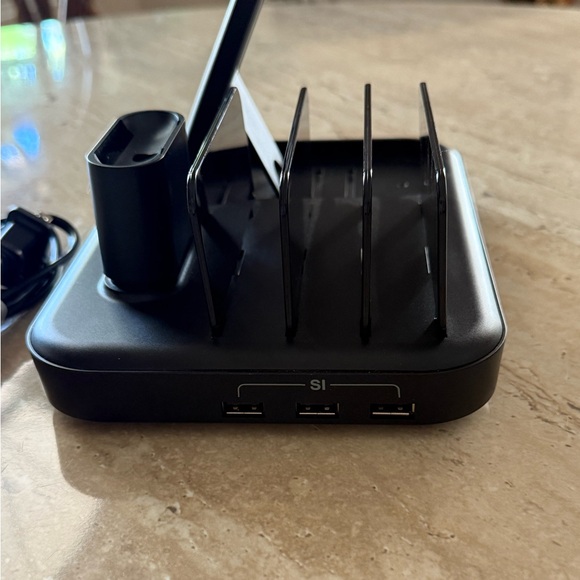 Multi-Port USB Charging Station - Picture 3 of 4